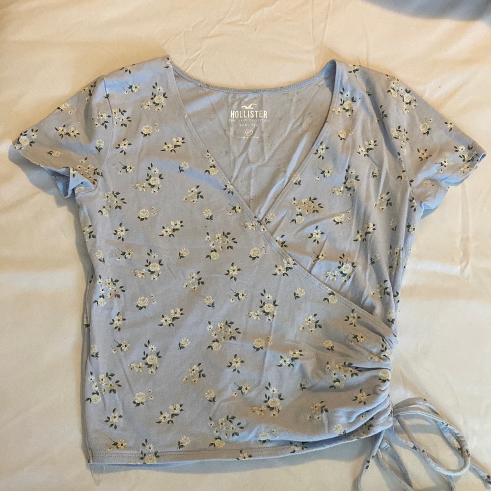 Hollister Must Have Baby Tee XS in Great Condition